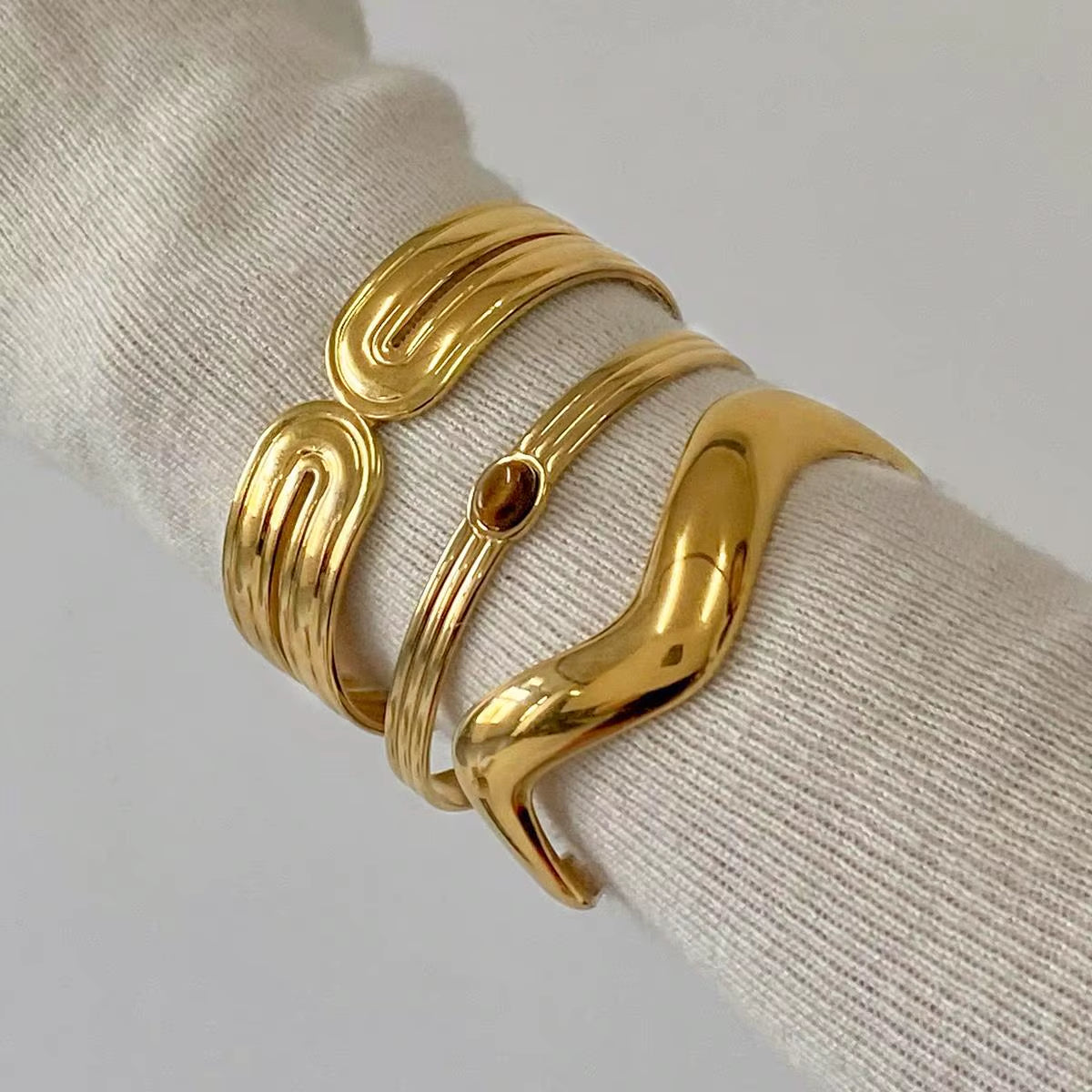 Chunky Cuff Bangles 18K PVD Gold Plated Stainless Steel Pave Hammered Cuff Bracelet