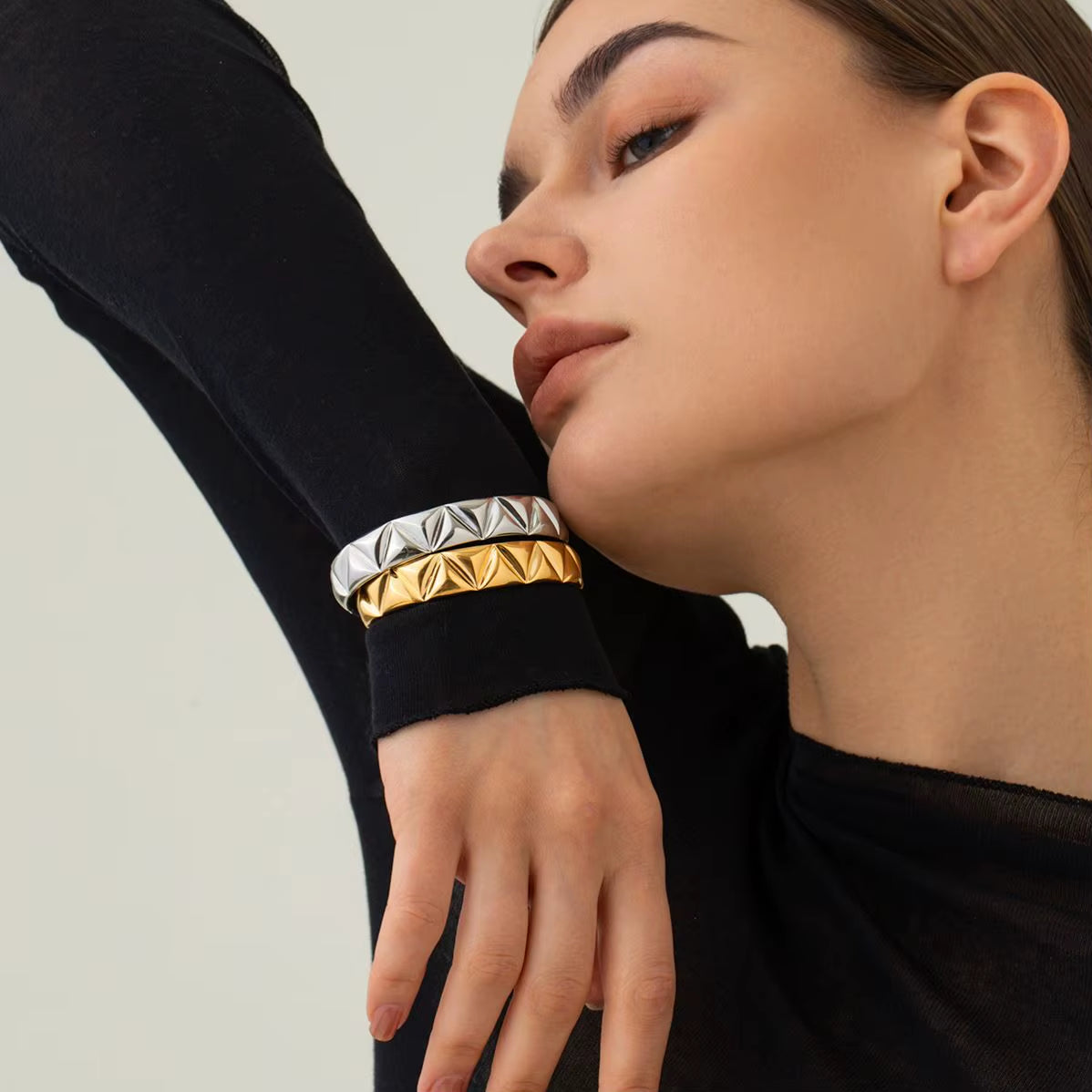 Chunky Cuff Bangles 18K PVD Gold Plated Stainless Steel Pave Hammered Cuff Bracelet